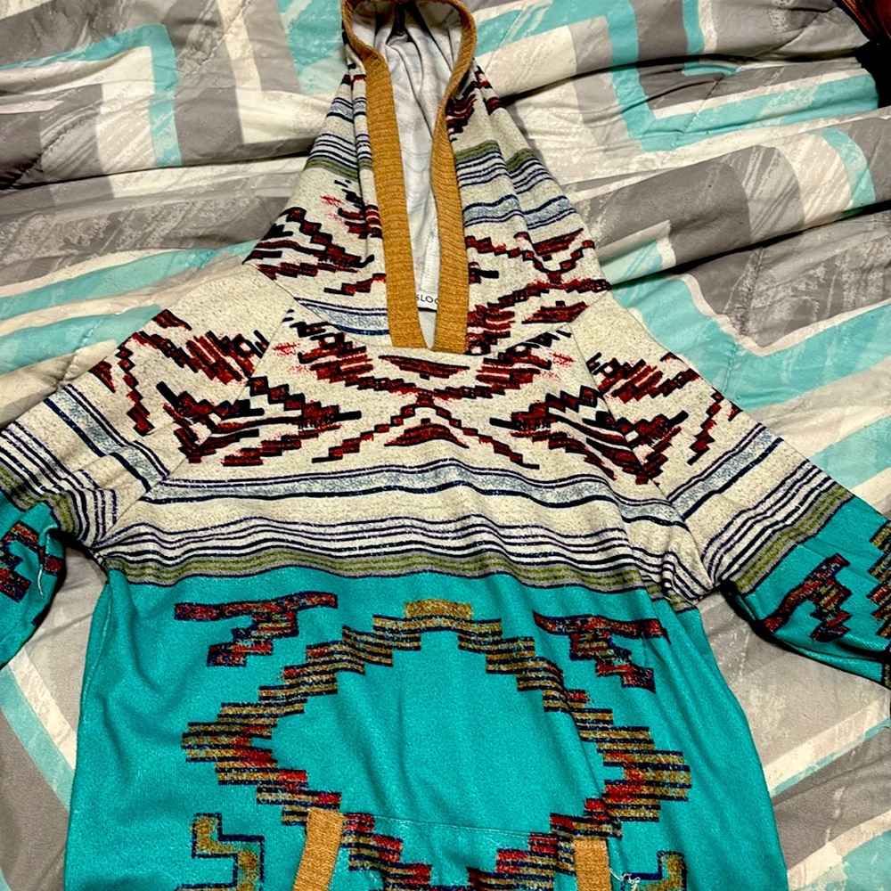 Hoodie
Aztec printed